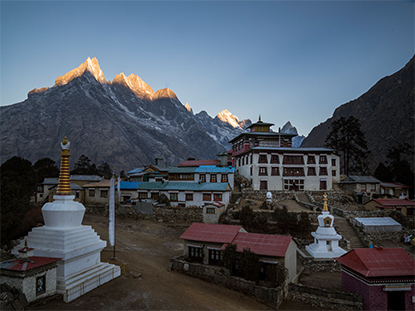 khumbu monastery trekking